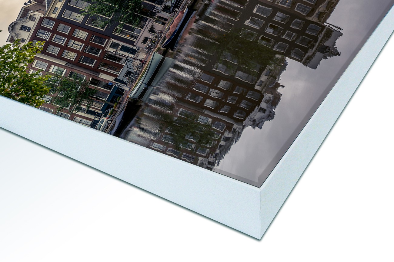 Close up textieldoek in frame gemonteerd wit