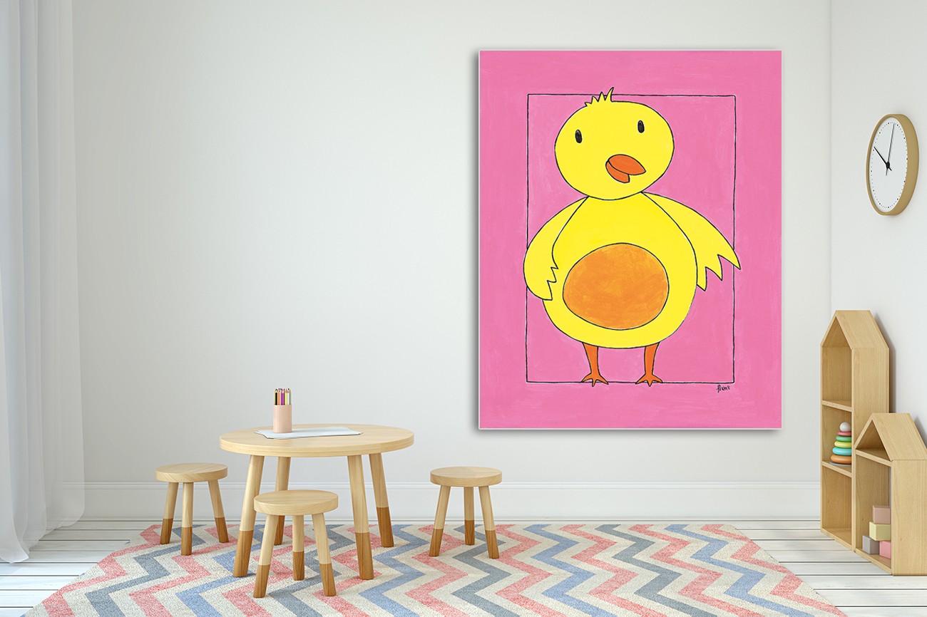 Gele met oranje kip  op velle roze achtergrond van Francis Veroude met als titel Chicken op textieldoek.