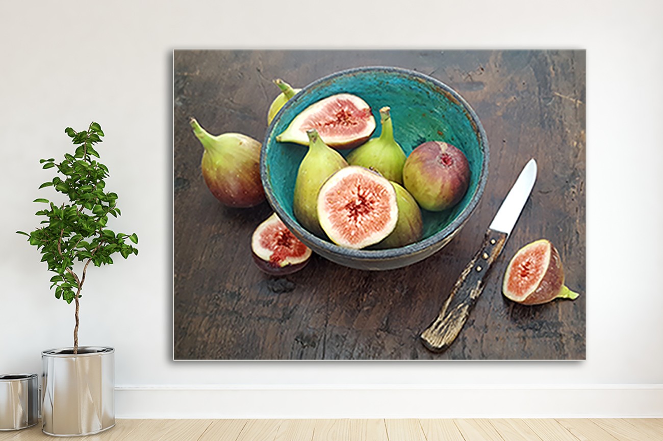 Rustige foto van vijgen in een schaal van Michael Tarin met de titel Figs Still