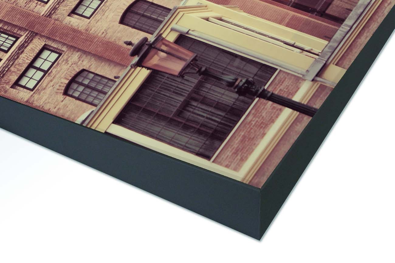 Close up textieldoek gemonteerd in frame zwart