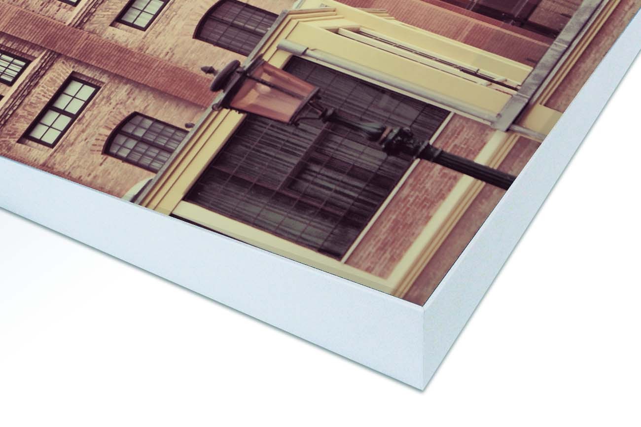 Close up textieldoek gemonteerd in frame wit