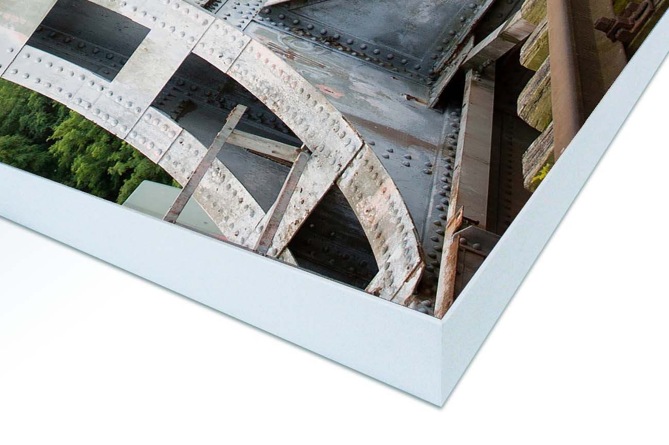 Close up textieldoek gemonteerd in frame wit