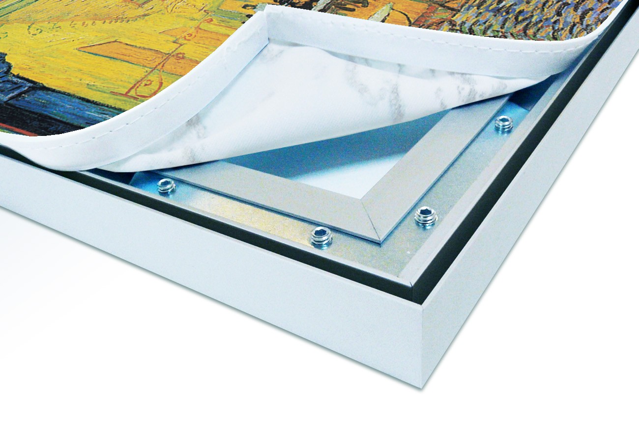 terras-in-de-nacht-hoek-wit-open