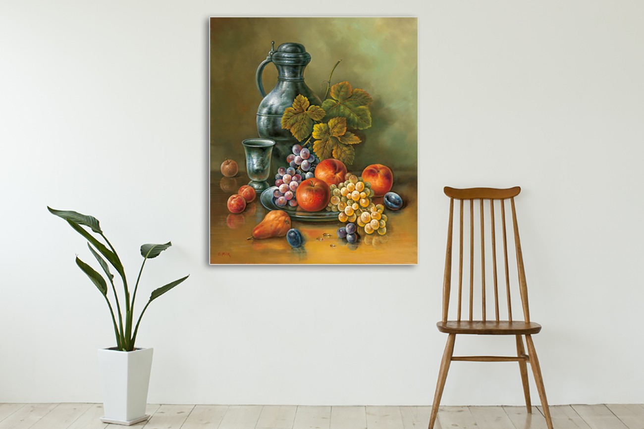 Still life with plums op textieldoek.