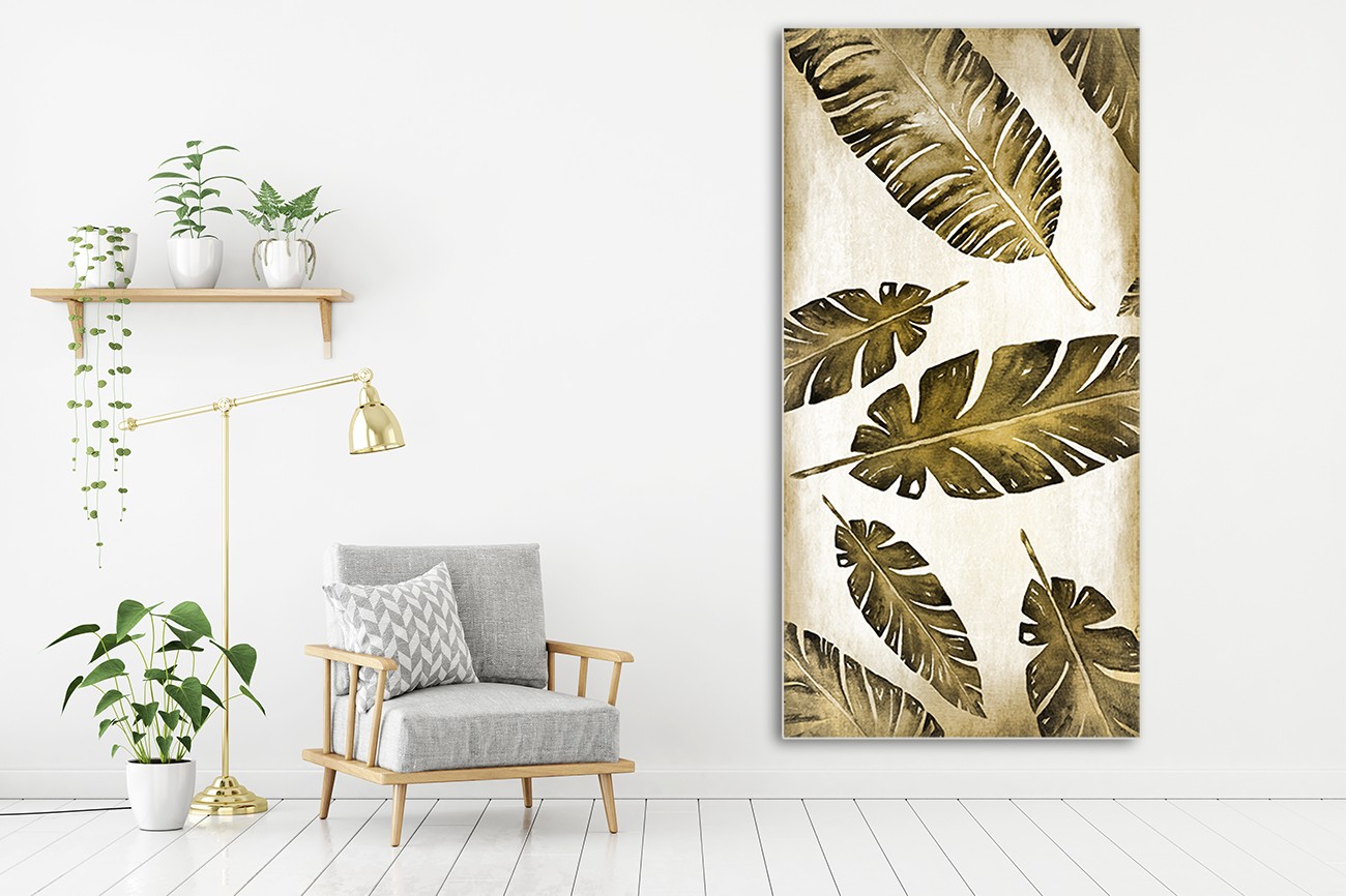 Langwerpig schilderij met verschillende grootte palmboomblaadjes van Kimberly Allen met als titel Palm panel 1 op textieldoek